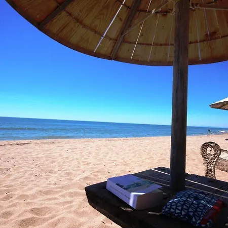 Villa Domaine De Vacances: Beachside With Pool And Wi-fi