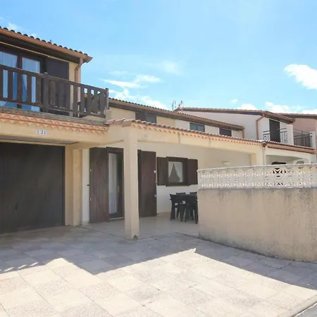 Domaine De Vacances: Beachside With Pool And Wi-fi Villa